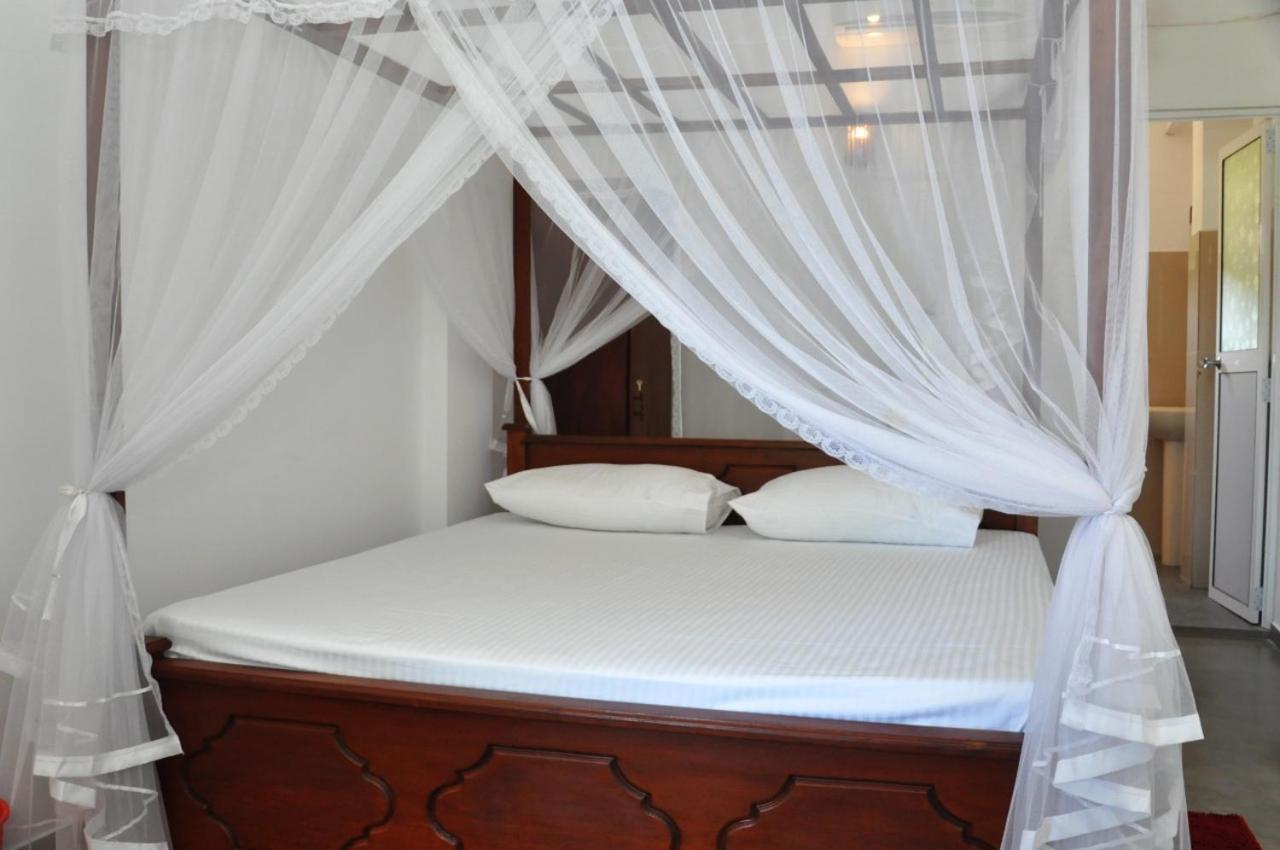 The Ocean Bed and Breakfast Unawatuna Buitenkant foto