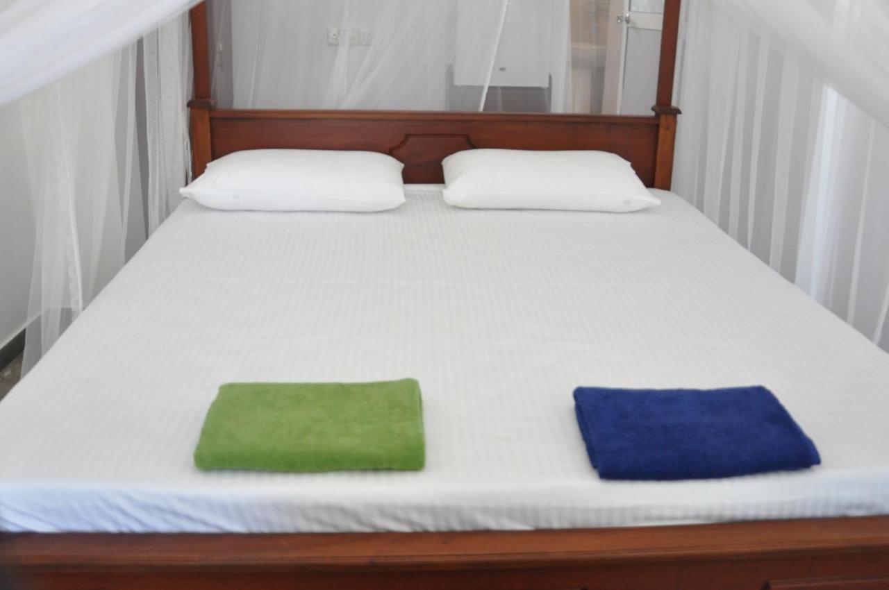The Ocean Bed and Breakfast Unawatuna Buitenkant foto