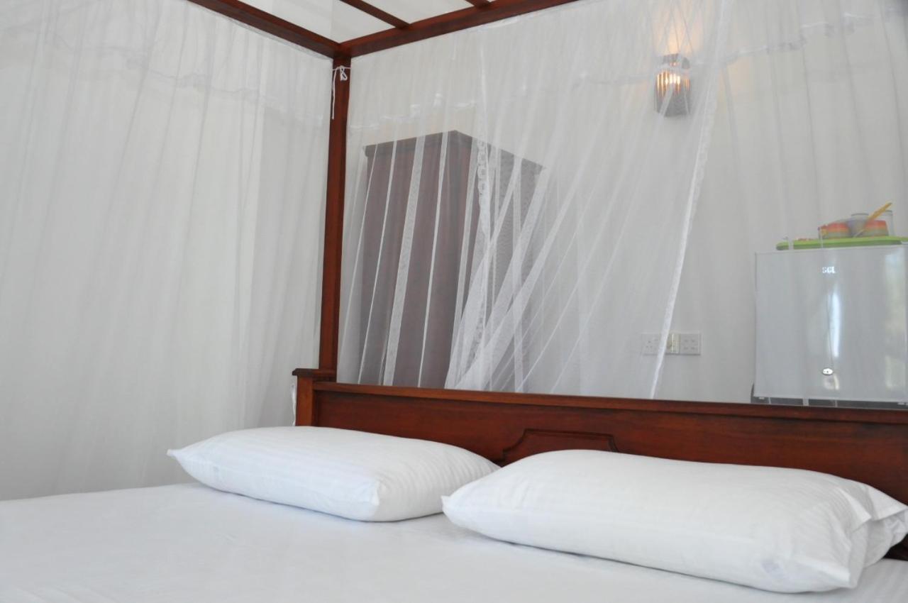 The Ocean Bed and Breakfast Unawatuna Buitenkant foto