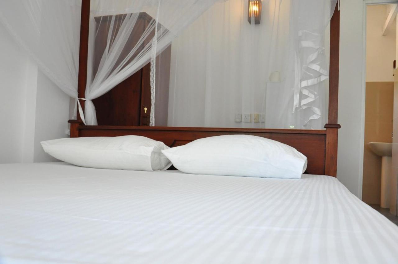 The Ocean Bed and Breakfast Unawatuna Buitenkant foto