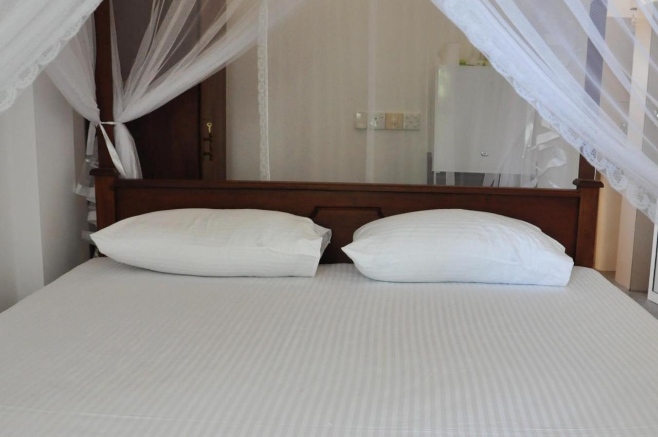 The Ocean Bed and Breakfast Unawatuna Buitenkant foto