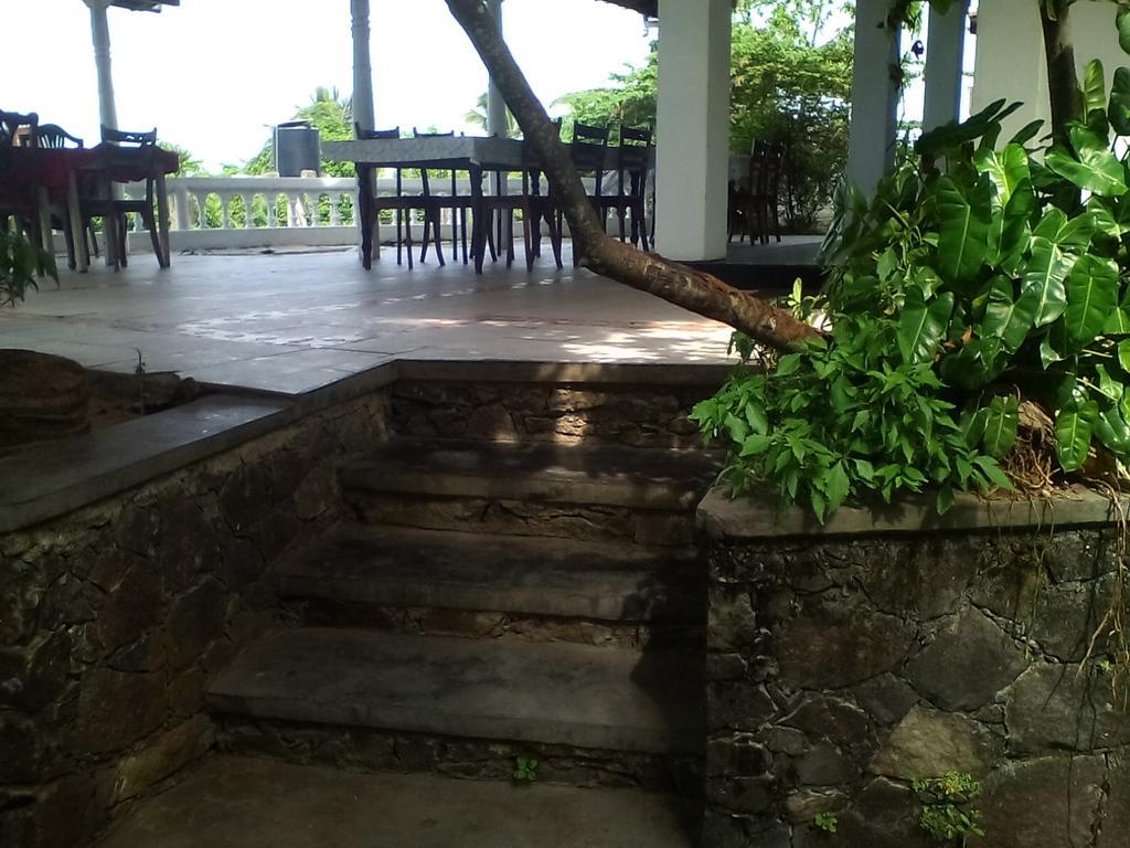 The Ocean Bed and Breakfast Unawatuna Buitenkant foto